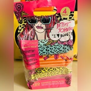 Betsey Johnson Cleansing Facial Wipes Variety Pack 120 wipes